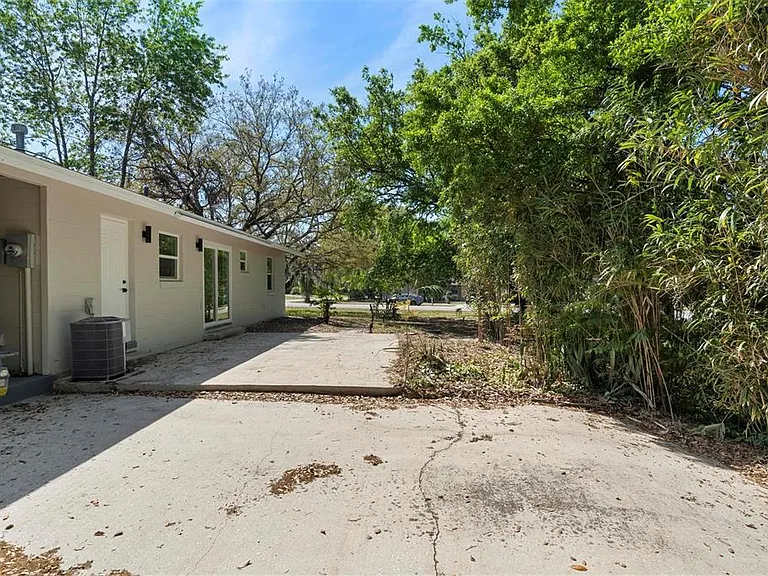 2240 Conway Dr — Photo 28