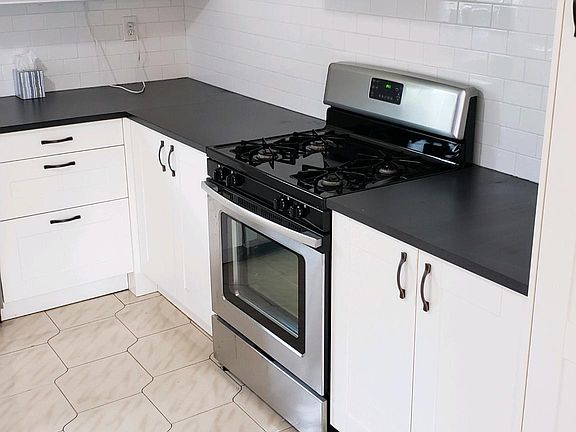 3rd image of 15 Bryn Mawr Pl Floor 2