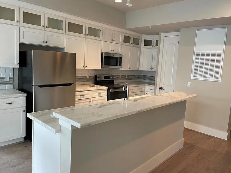2727 Houston Ave #205 — Photo 6