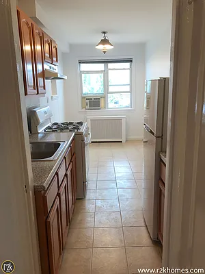 Rented by Realty 2000 Corp | media 7