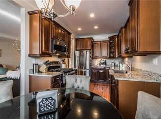32 Park Place Cir, West Hartford, CT 06110