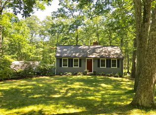 19 Reservoir Rd, Lakeville, CT 06039