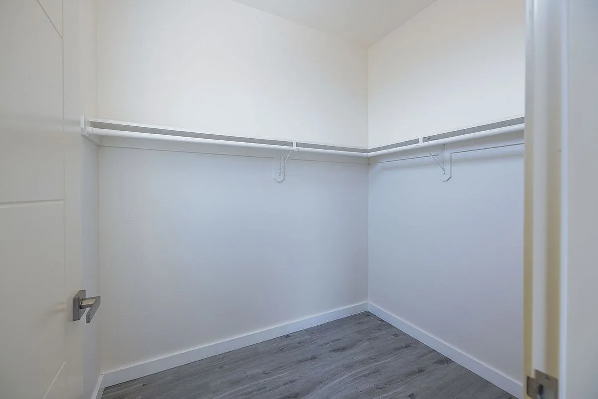 3 bed, 3.5 bath, 1614 sqft, $4,750 — Photo 4
