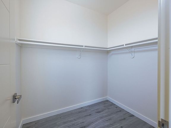 4th image of 1130 1/2 W 39th St