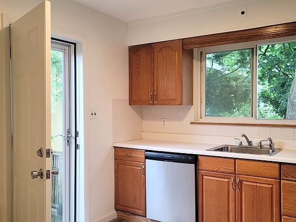 3rd image of 53 Sacramento St #2
