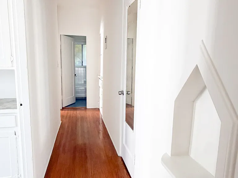 240 N Hoover St — Photo 9