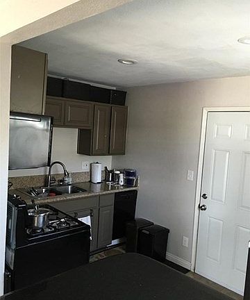 3rd image of 15843 Los Cedros Ave