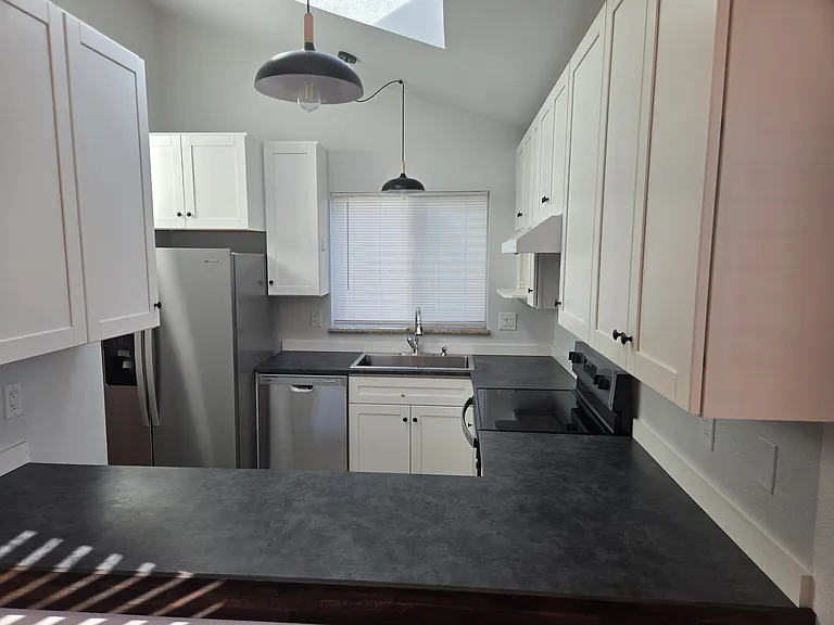 801 S 22nd Pl #A — Photo 3