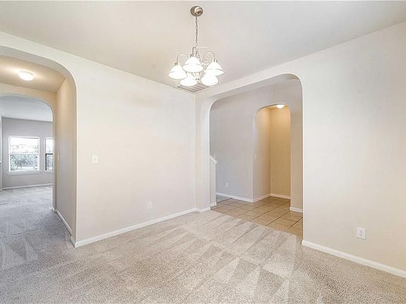 5th image of 200 Canterbury Dr