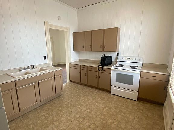3rd image of 114 N Main St #B