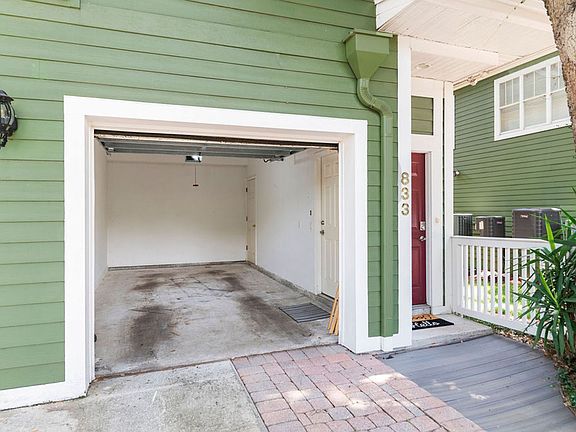 3rd image of 833 N Ferncreek Ave