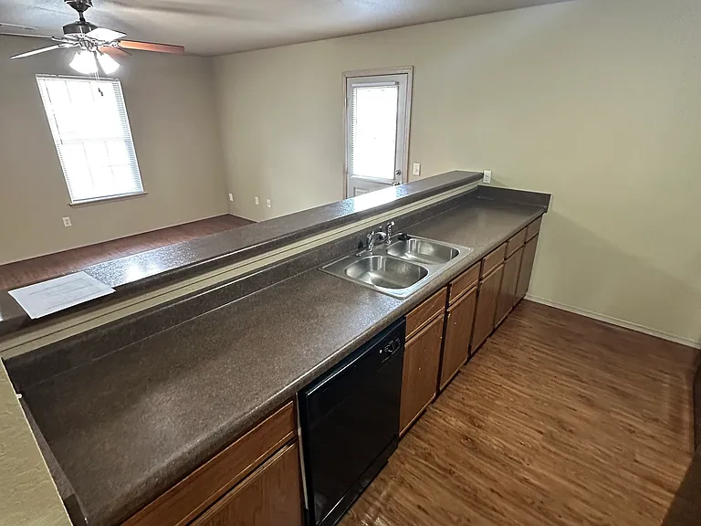 877 Meadowlands Dr — Photo 5