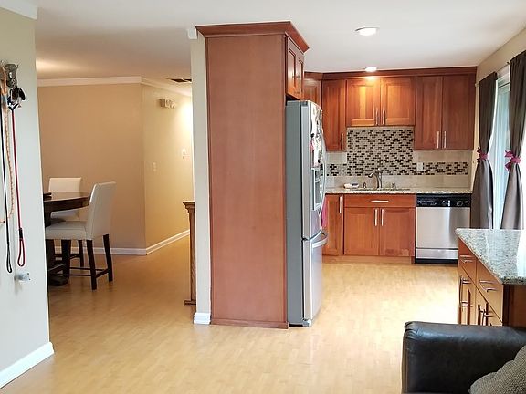 5th image of 7923 6th Ave SE