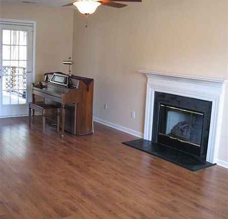 Large living room, gas fp