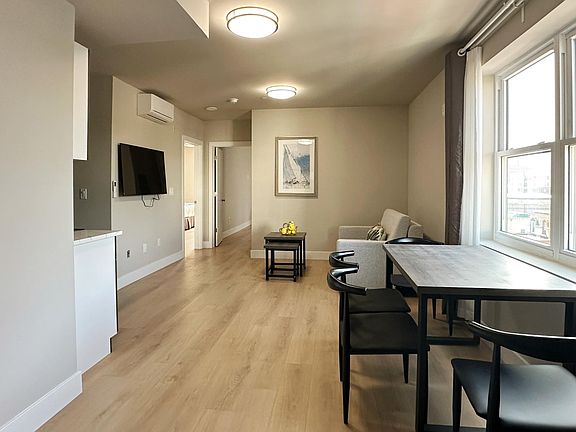 2nd image of 4211 Chestnut St #501