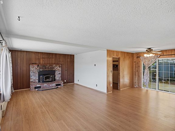 3rd image of 1669 Johnson St