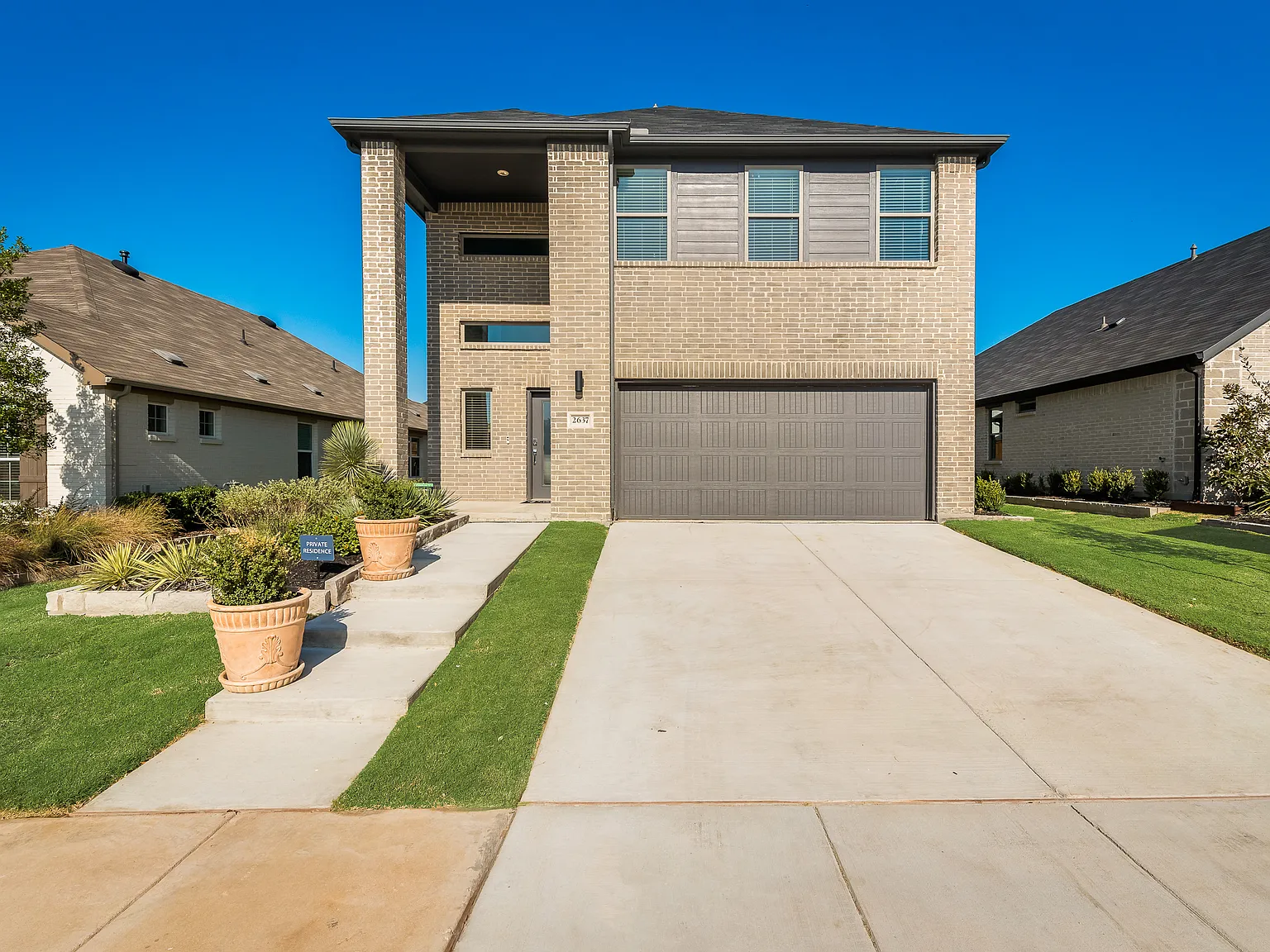 4 bed, 2366 sqft, $2,400 — Photo 2