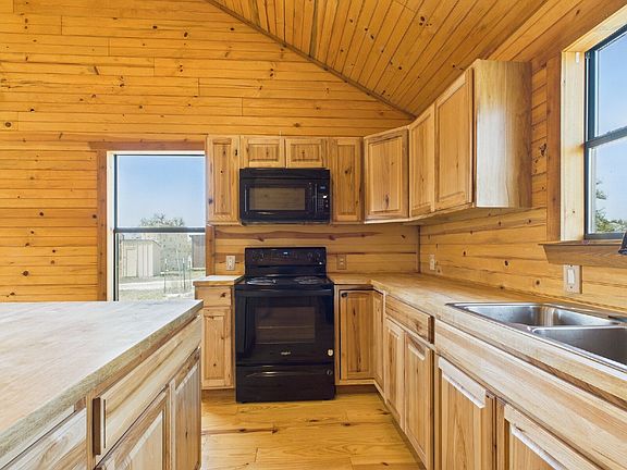 5th image of 133 Hill Country Cabin Ln