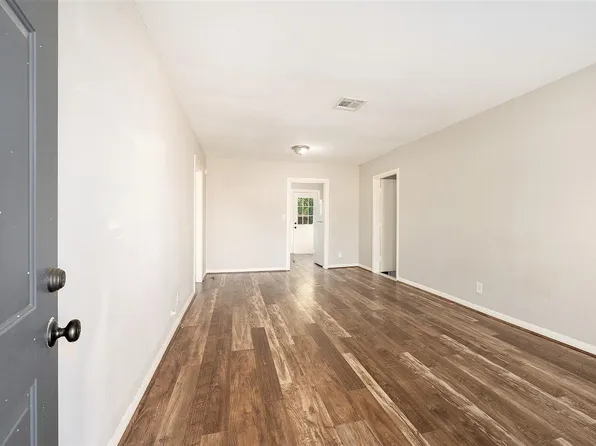 10406 Wiggins St, Houston, TX 77029