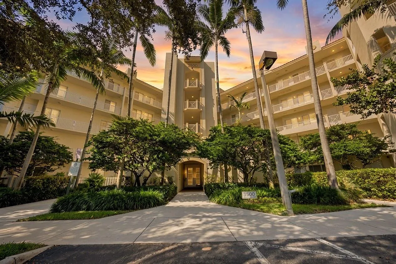 Royal Point Building B — Photo 3