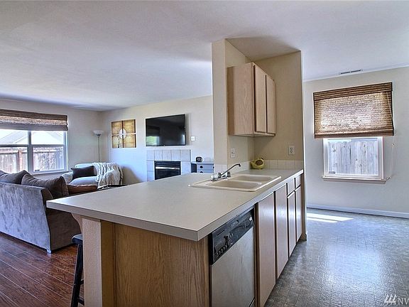 4th image of 4844 41st Ln SE