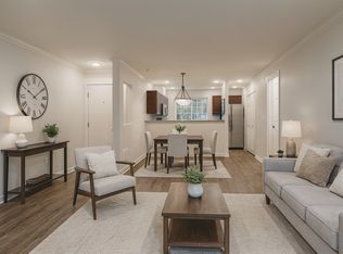 25025 SE Klahanie Blvd APT L104, Sammamish, WA 98029