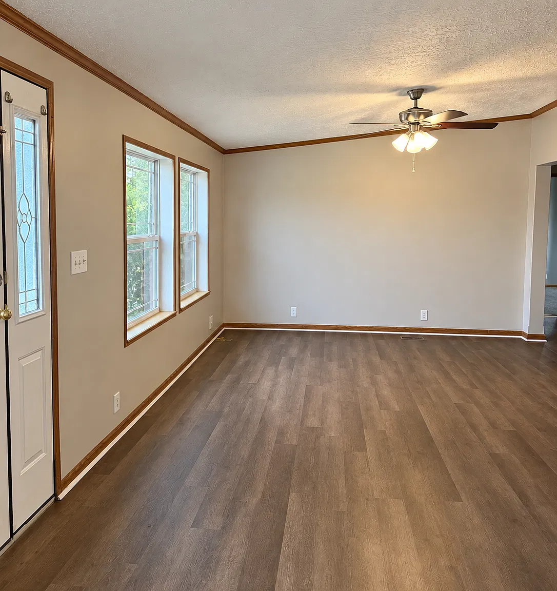 134 Hillview - 1 — Photo 3