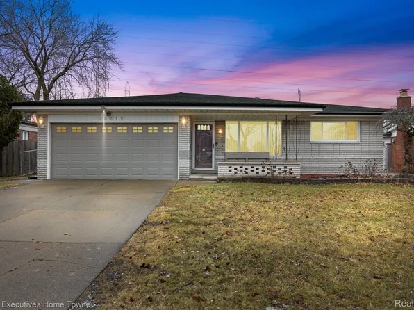 36412 Clifford Dr, Sterling Heights, MI 48312