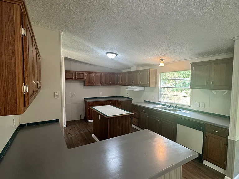 2025 Lee Road 249 — Photo 5