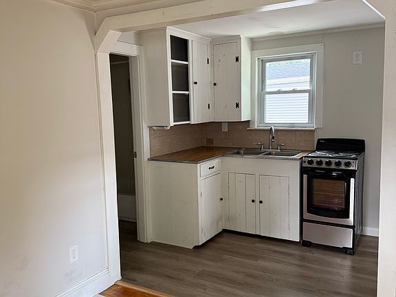 3rd image of 37 New York St #3