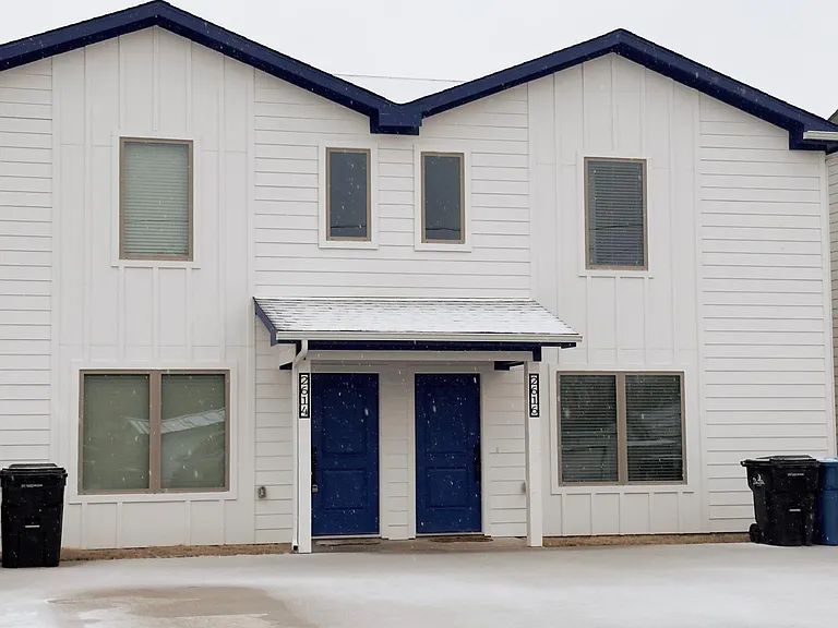 2614 S Fannin Ave — Photo 1