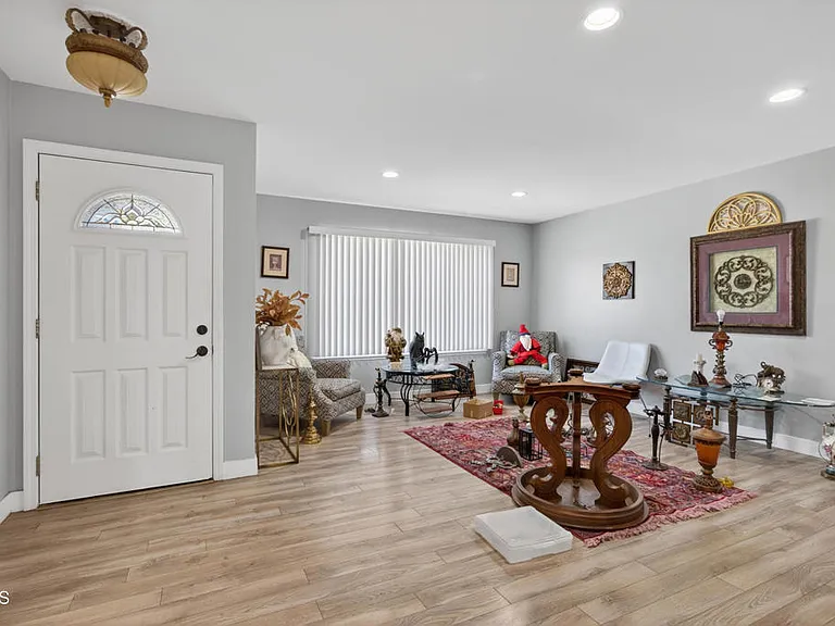 4351 Frost Dr — Photo 32