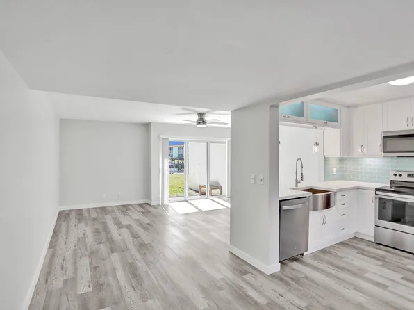 118 Castlewood Drive #120, North Palm Beach, FL 33408