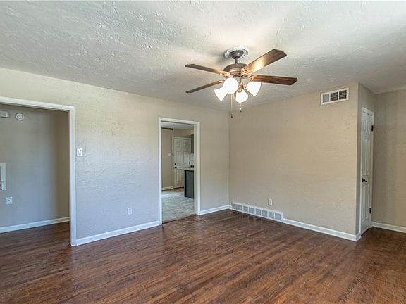 4th image of 2606 Maple Dr