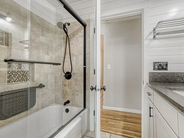 2507 NE 59th St — Photo 23