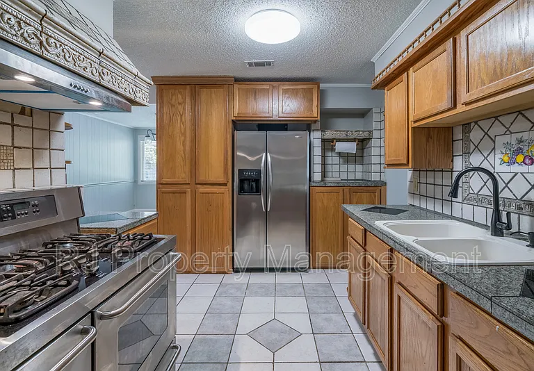5998 Polk St — Photo 15