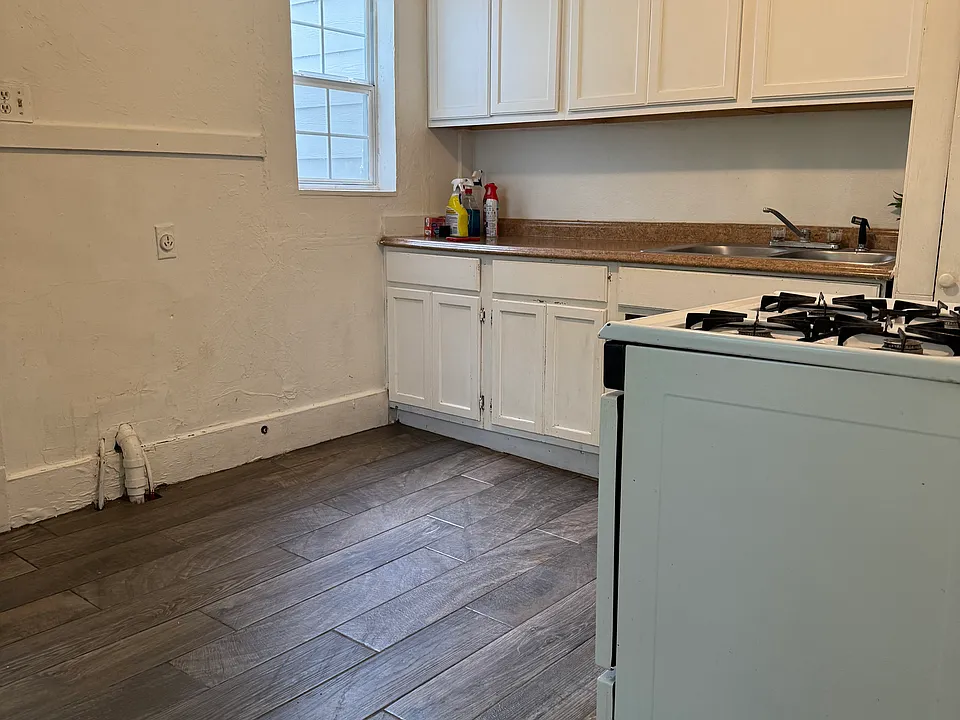 Kitchen alt view