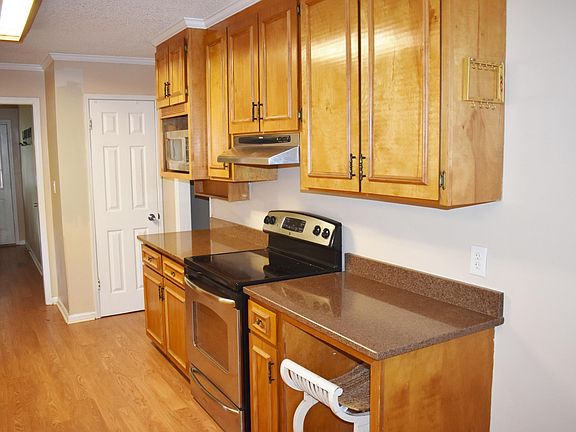 3rd image of 993 Dogwood Ct