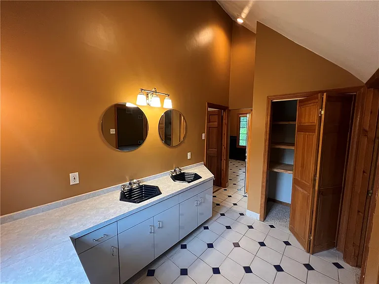127 Westland Dr — Photo 25