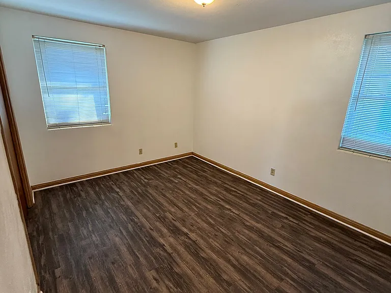 5012 Perrine Dr — Photo 16
