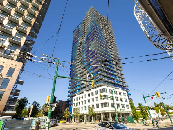 5058 Joyce St #1109, Vancouver, BC V5R 4G6