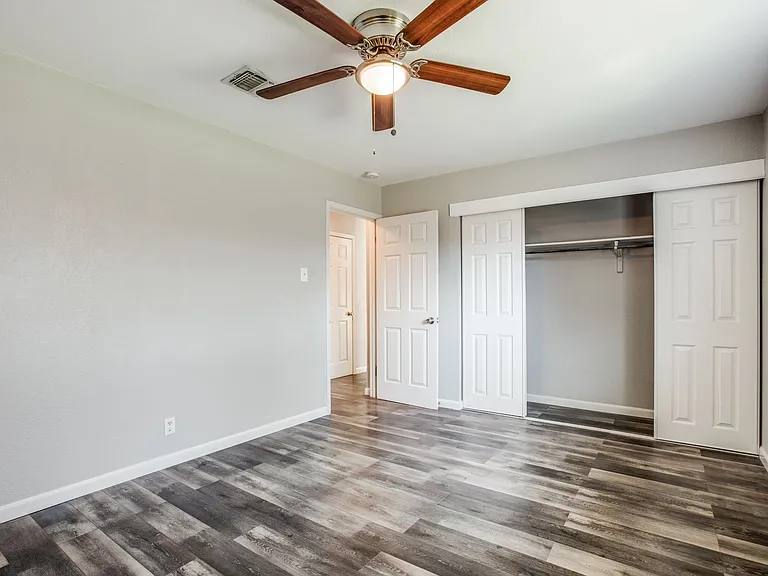 2610 Lakebriar St — Photo 10