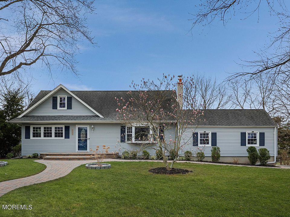 1st image of 811 Royal Lane