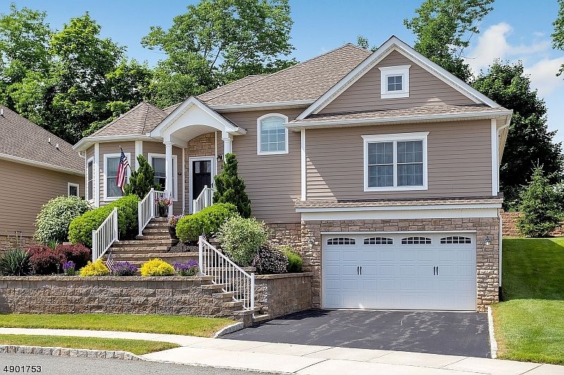 1st image of 15 Linda Ct