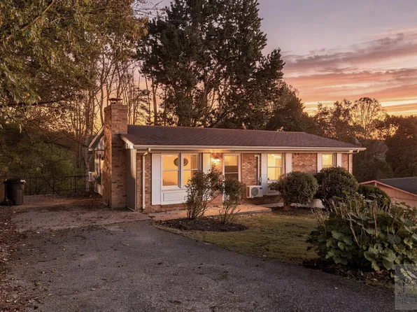 209 Apache Trl, Martinsville, VA 24112