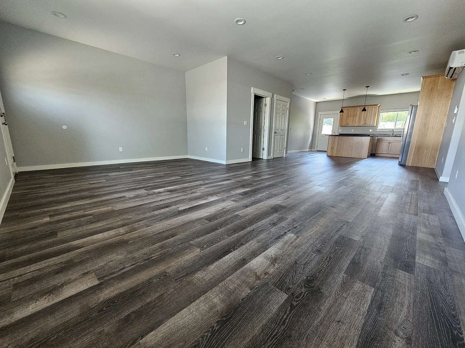 3 bed, 1600 sqft, $2,000 — Photo 2