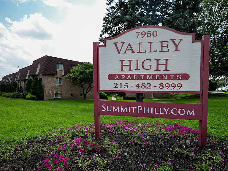 Valley High — Photo 20