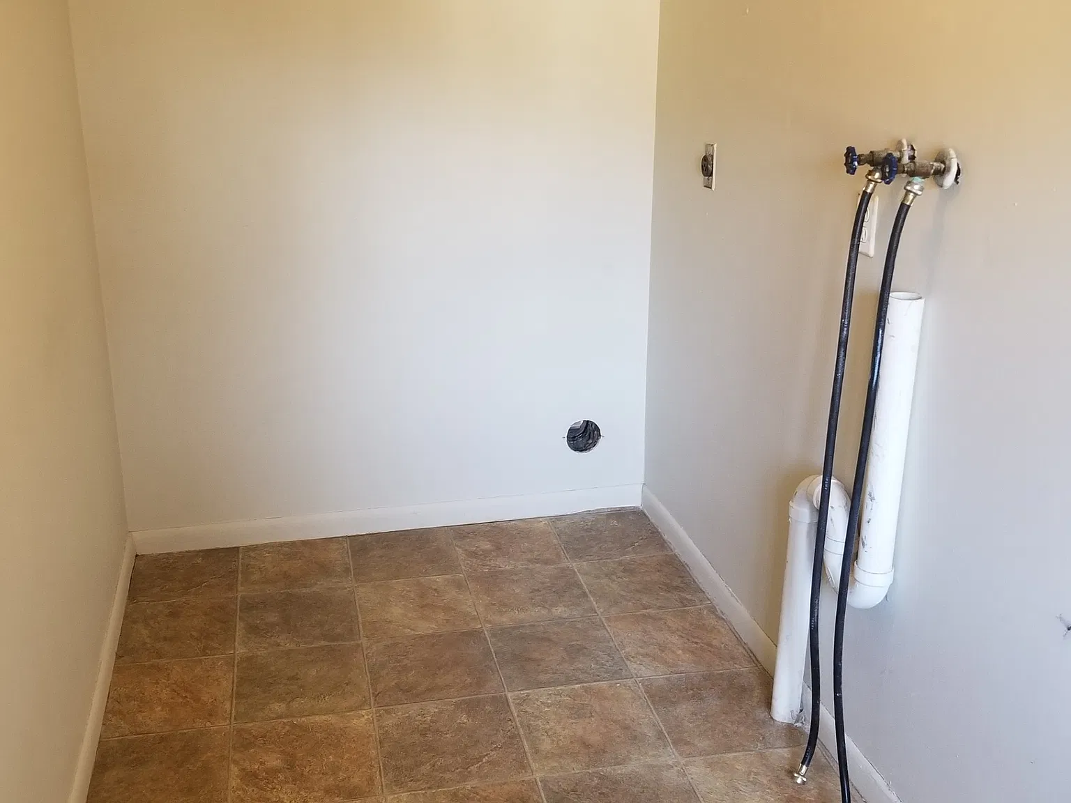 2 bed, 1161 sqft, $1,550 — Photo 3