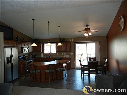 Open floor plan - kitchen and dining areas