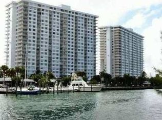 300 NE 159th St, Miami, FL 33162